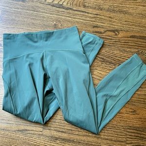 LULULEMON Train Times crop leggings 25” sz 6